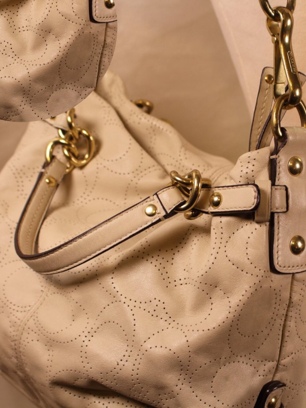 Coach Bone Leather Shoulder Bag Perforated Signature Hobo Purse F18808 - Picture 12 of 13